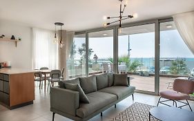 Beachfront Deck - 20 Meters From The Beach